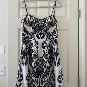 Ann Taylor black and white spaghetti strap fit and flare floral dress size 8